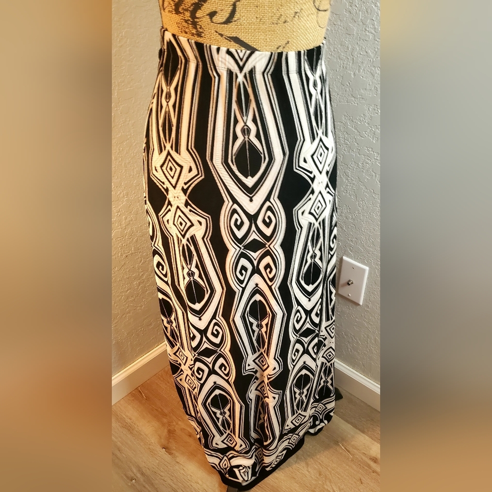 Elegant Black and White Geometric Skirt